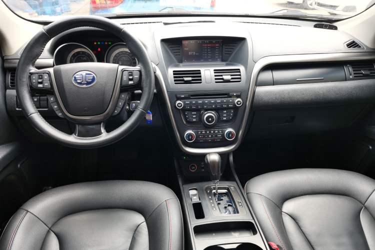 Used Bestune X80 2015 1.8T Automatic Luxury Model Center Console