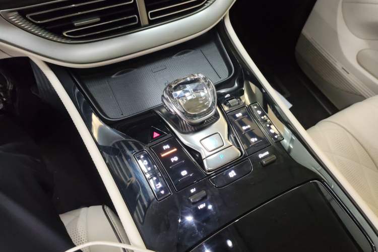 Used Denza D9 2024 DM-i 980 Four-Wheel Drive Flagship Model