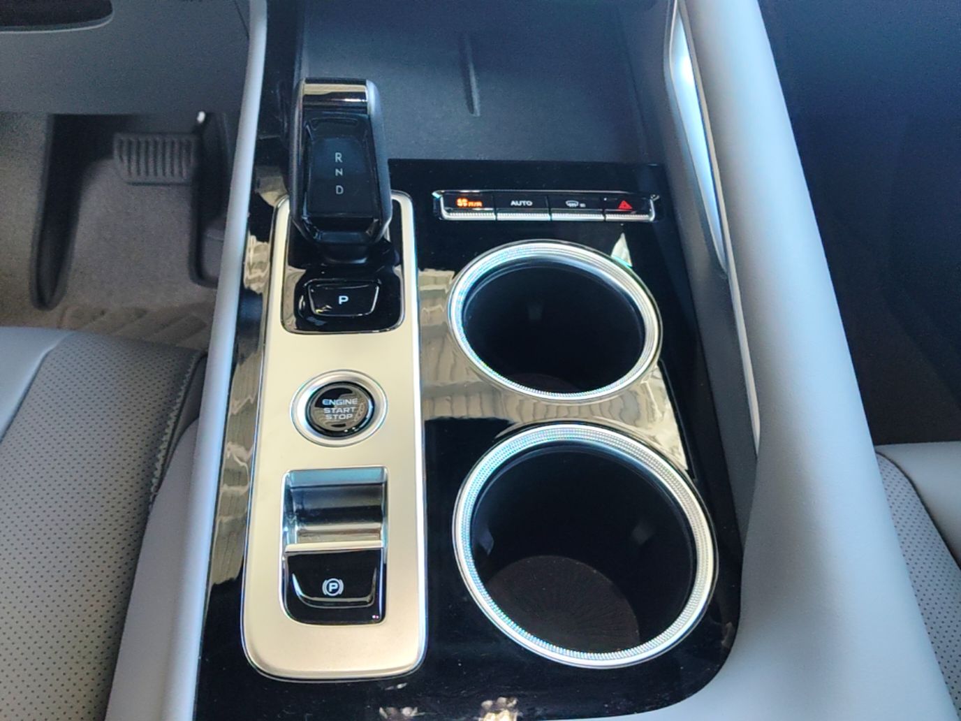 Geely Auto Emgrand X7 Sport 2026 Model 1.5TD Aspirational — снимка 16