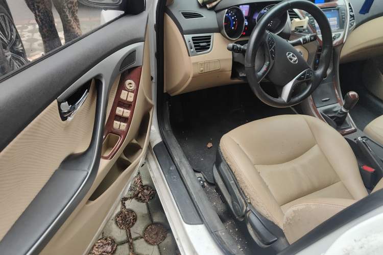 Used Hyundai Elantra (5th Generation / Langdong) 2012 1.6L Manual Leading Model