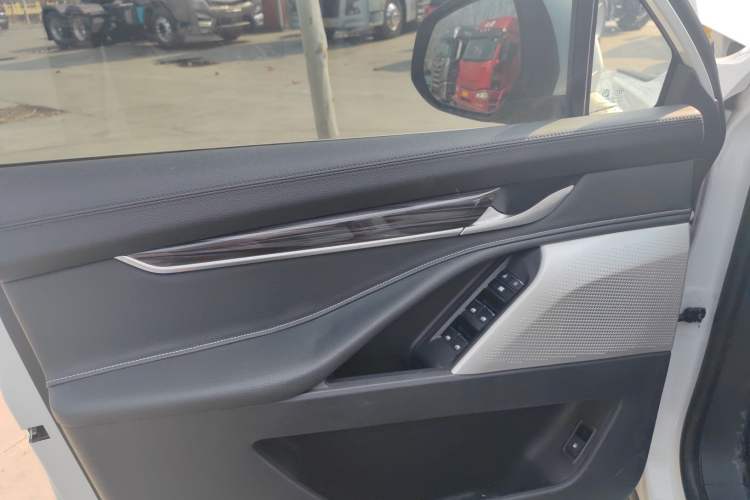 Used SAIC MAXUS D90 2017 2.0T Automatic Two-Wheel Drive - Uranus