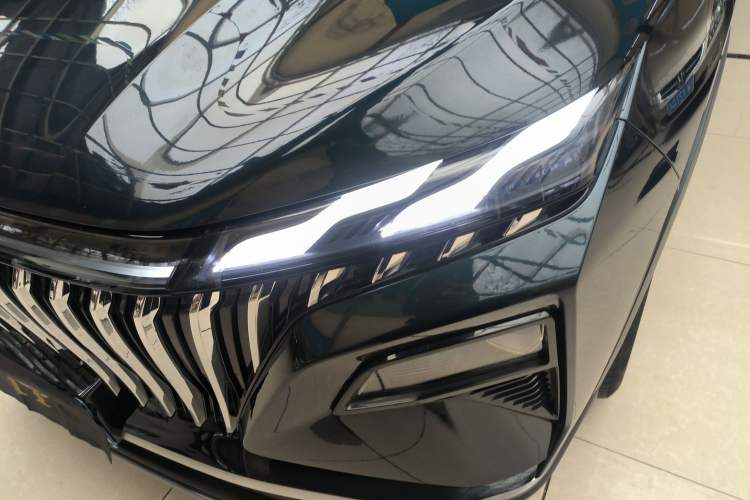 Used Dongfeng Aeolus Huge 2022 Mach Dual-Motor 1.5T MHD Dare-to-Dream Edition
