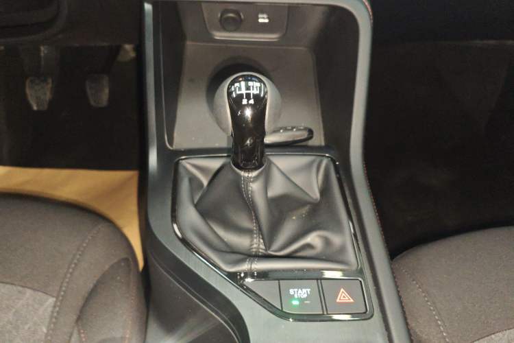 Used Roewe i5 2023 1.5L Manual Comfort Edition Gear Lever