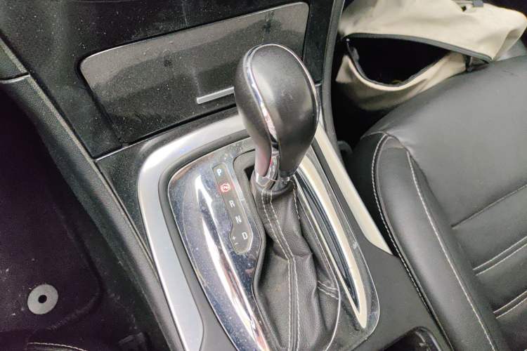Used Buick Regal 2014 1.6T Fashionable Tech Edition Gear Lever