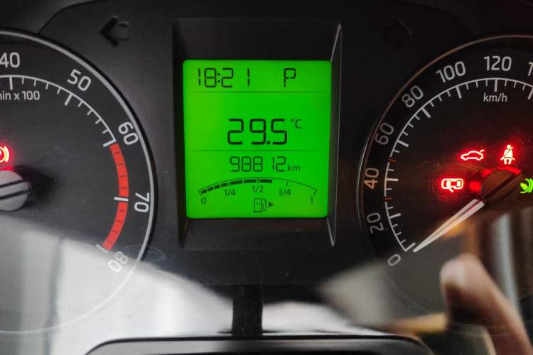 Used Skoda Rapid Spaceback 2014 1.4TSI DSG Enjoyment Edition Odometer Close Up