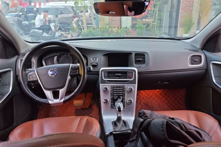 Used Volvo V60 2016 T5 Zhiya Edition
