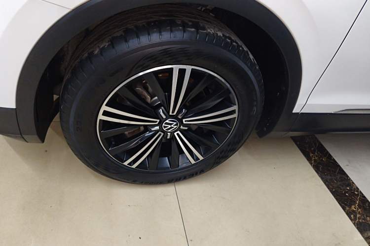 Used Volkswagen Tiguan L 2021 330TSI Automatic Two-Wheel Drive Smart Edition
