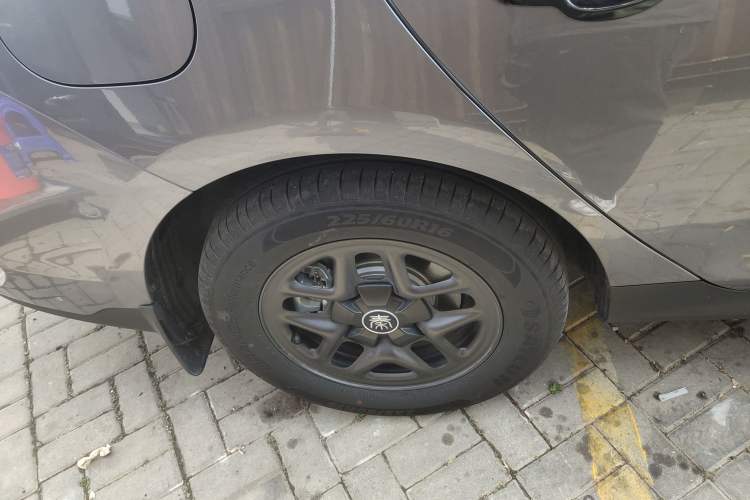 Used BYD Qin PLUS 2025 DM-i Smart Drive 55KM Leading Model Right Rear Wheel Hub