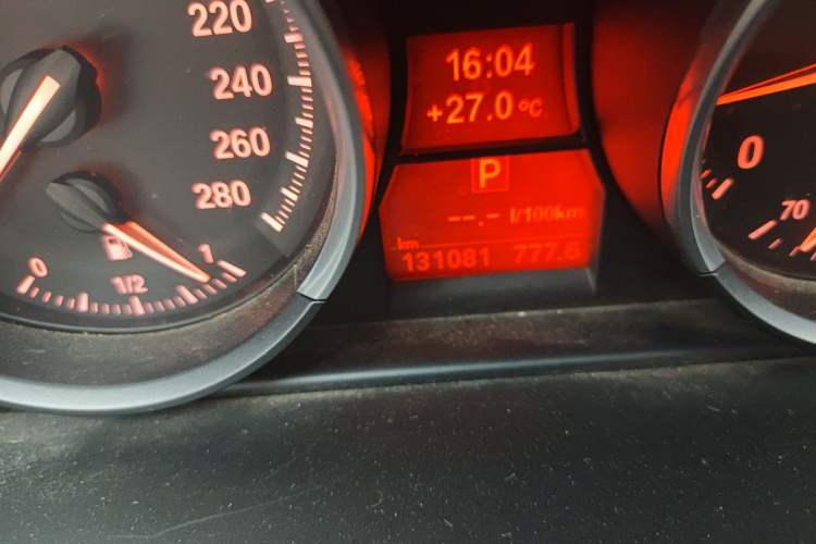 Used BMW Z4 2013 sDrive20i Leading Model Odometer Close Up