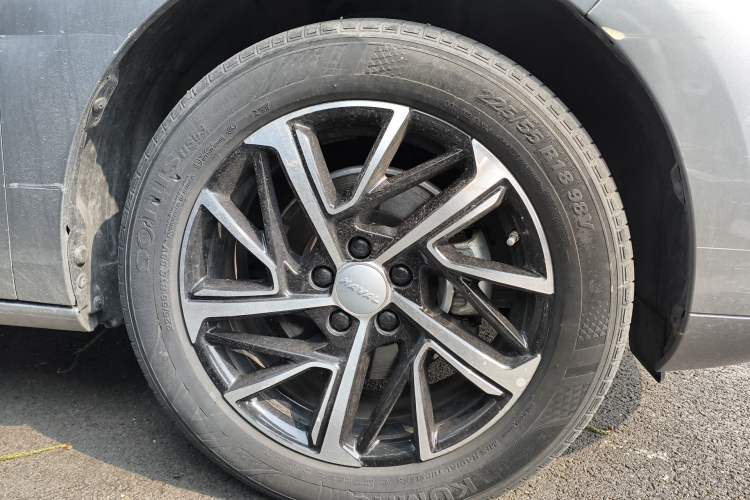 Used Haval JOLION 2021 1.5T Automatic Four-Door Version Right Front Wheel Hub