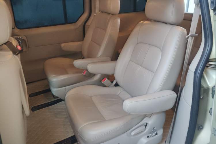 Used Kia Carnival 2006 2.7L GLS-1