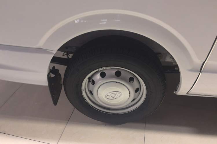 Used SAIC MAXUS Xintu V80 2021 2.0T PLUS AMT City Edition Short Wheelbase Ultra-Low Roof 5/6-Seater
