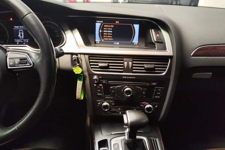 Used Audi A4L 2015 35 TFSI Automatic Comfort Model Audio And AC Panel