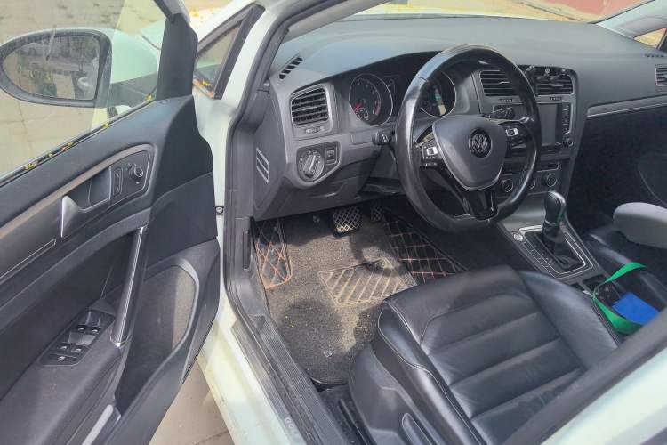 Used Volkswagen Golf 2015 1.4TSI Automatic Luxury Model