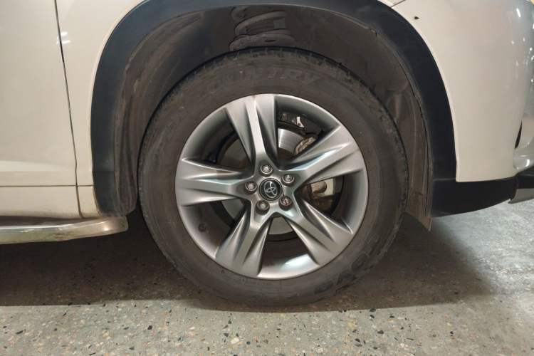 Used Toyota Highlander 2018 2.0T Four-Wheel Drive Luxury Edition 7 Seats China V Emission Standard
