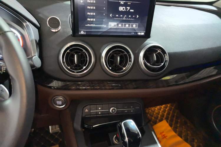 Used Wey VV5 2017 2.0T Flagship Edition Audio And AC Panel