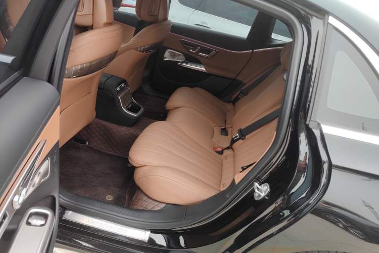 Used Mercedes-Benz E-Class 2025 Facelift E 300 L Luxury Edition
