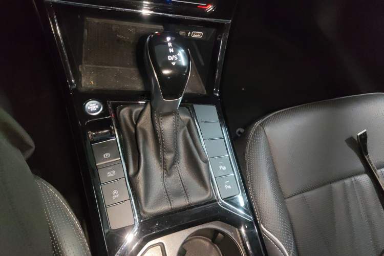 Used Volkswagen Passat 2022 330TSI Starry Luxury Edition Gear Lever