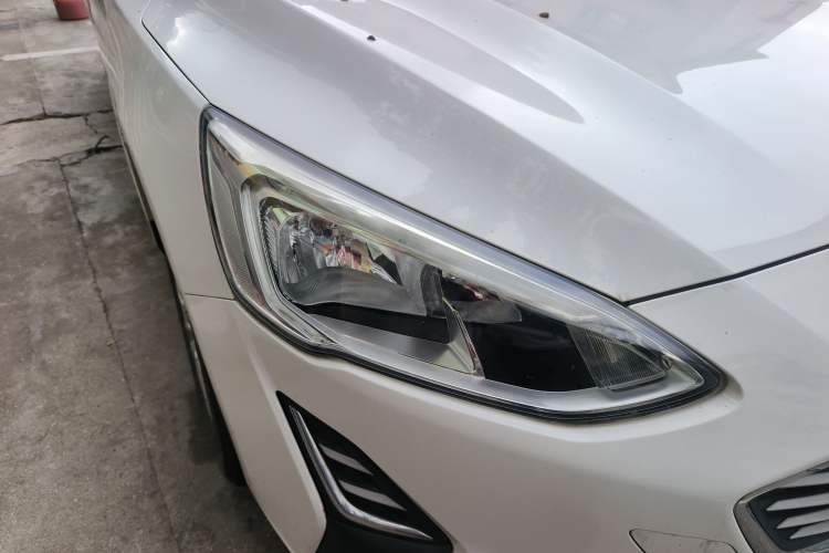 Used Ford Focus 2019 Sedan 1.5L Manual FENGYUE Model China V Emission Standard