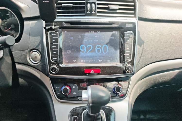 Used Haval H6 2015 Sport Edition 1.5T Automatic Two-Wheel Drive Luxury Model Audio And AC Panel