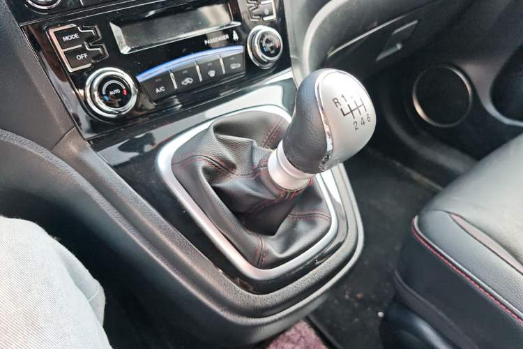 Used Haval H6 2015 Upgraded Model 1.5T Manual Two-Wheel Drive Elite Version