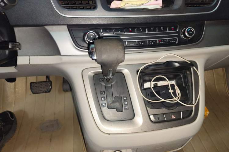 Used SAIC MAXUS G10 2014 2.0T Automatic Elite Edition
