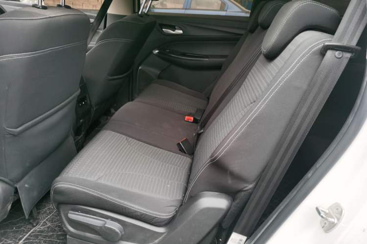 Used Baojun 730 2019 1.5T CVT Fashion Model 7 Seats China VI Emission Standard Left Rear Seat