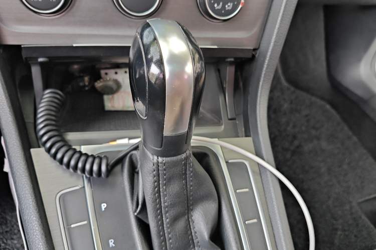 Used Volkswagen Golf 2016 1.6L Automatic Comfort Model Gear Lever