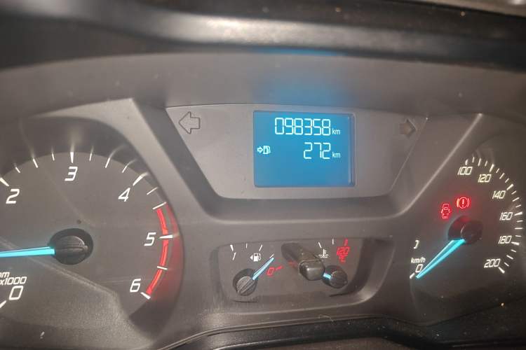 Used Ford Transit 2017 2.0T Diesel Multi-Purpose Commercial Vehicle Short Wheelbase Mid-Roof China IV Standard Odometer Close Up