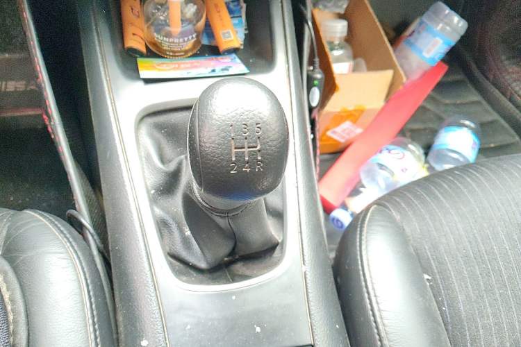 Used Nissan Tiida 2011 1.6L Manual Smart Version Gear Lever