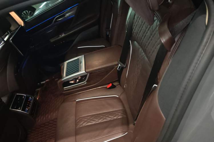 Used BMW 7 Series 2019 740Li Luxury Edition with Premium Package
