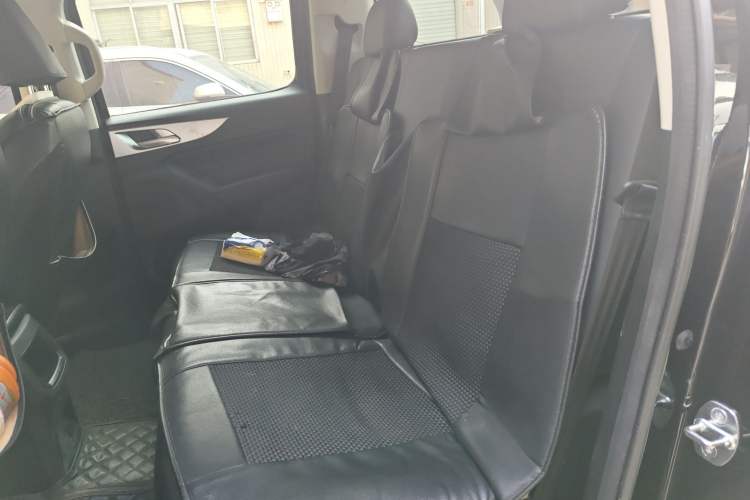 Used Great Wall Poer 2021 2.0T Commercial Version Automatic Diesel Two-Wheel Drive Elite Trim with Long Bed – GW4D20M Left Rear Seat