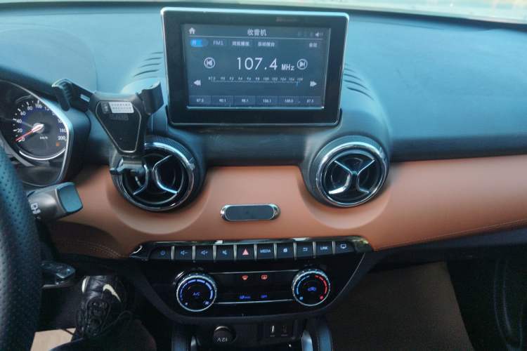 Used BAIC Senova X35 2016 1.5L Automatic Luxury Edition Audio And AC Panel