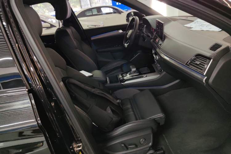 Used Audi Q5L 2022 40T Fashionable and Dynamic Model Right Front Seat