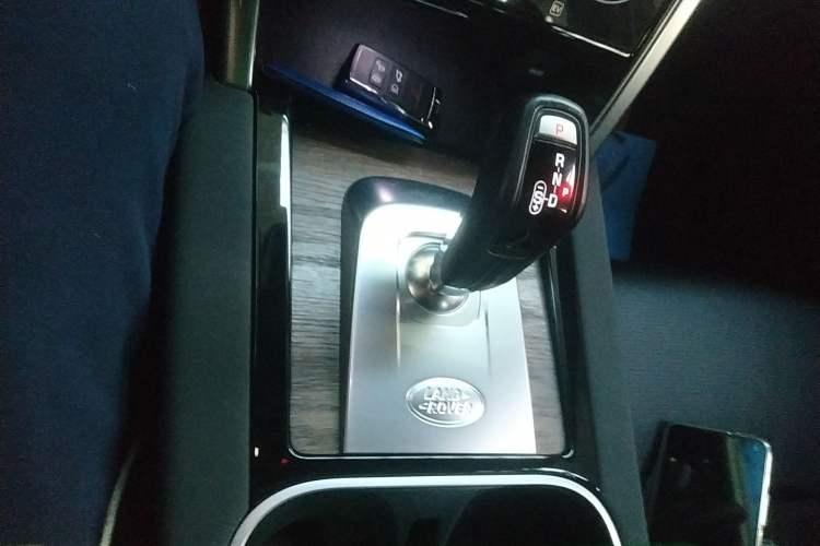 Used Land Rover Discovery Sport New Energy 2021 P300e Performance Tech Edition Gear Lever