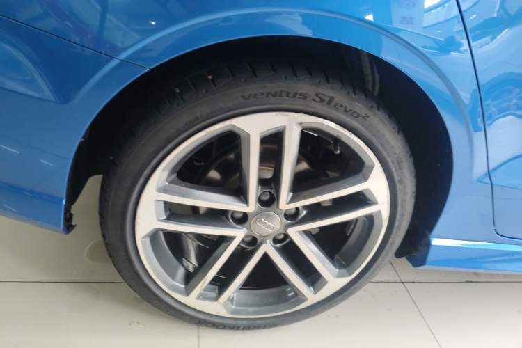 Used Audi A3 2019 Limousine 35 TFSI Sporty Version China VI Right Rear Wheel Hub