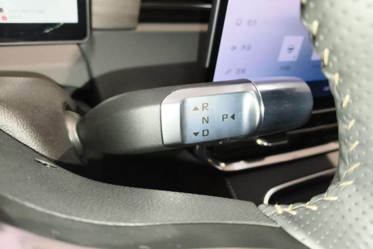 Used JETOUR Shanhai L9 2025 1.5TD 2DHT Luxury Edition 6-Seater
