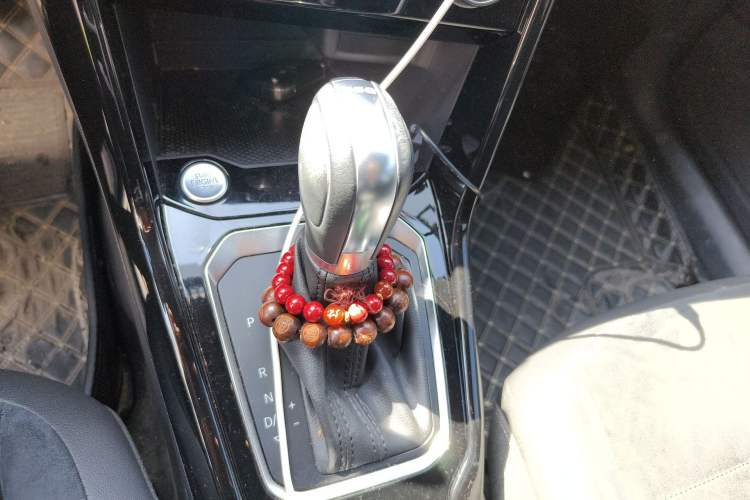 Used Volkswagen T-ROC 2019 280TSI DSG Two-Wheel-Drive Luxury Model China VI Standard Gear Lever