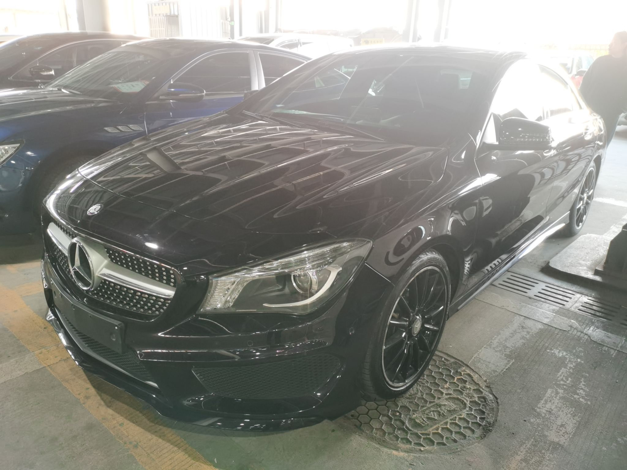 Под передней частью автомобиля