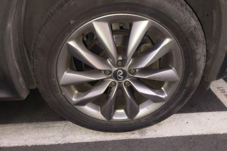Used Infiniti QX50 2020 Revised Version 2.0T Two-Wheel Drive Fashion Edition Right Front Wheel Hub