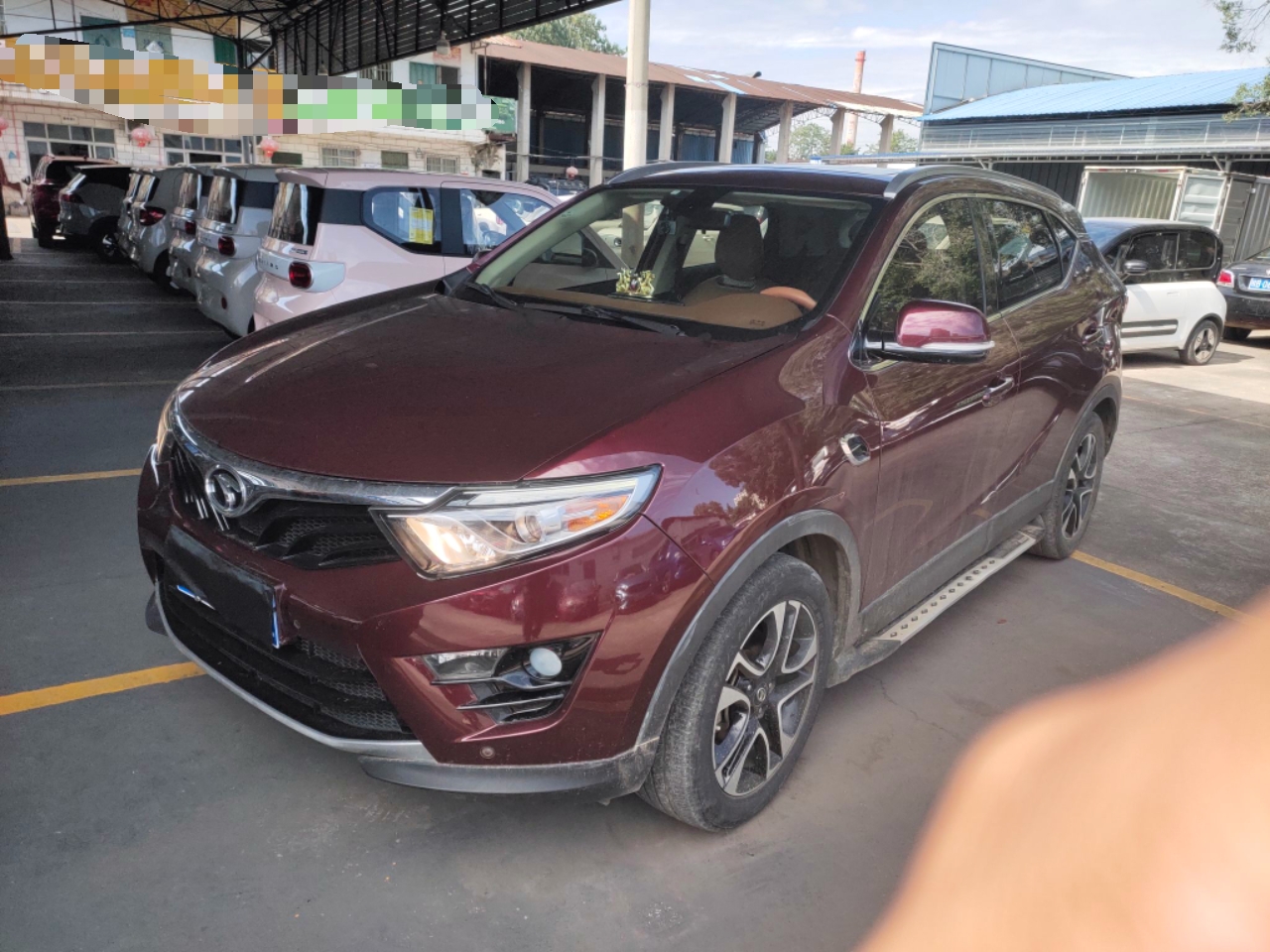 تحت مقدمة السيارة