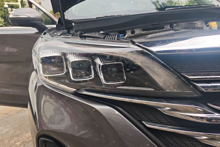 Used GAC Trumpchi GS5 2021 Advanced Model 270T Tech Smart Edition Right Front Headlight