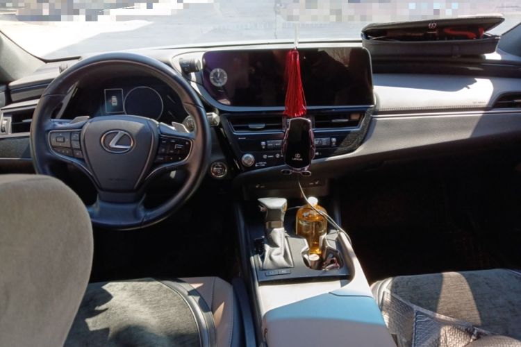 Used Lexus ES 2022 300h Excellence Edition
