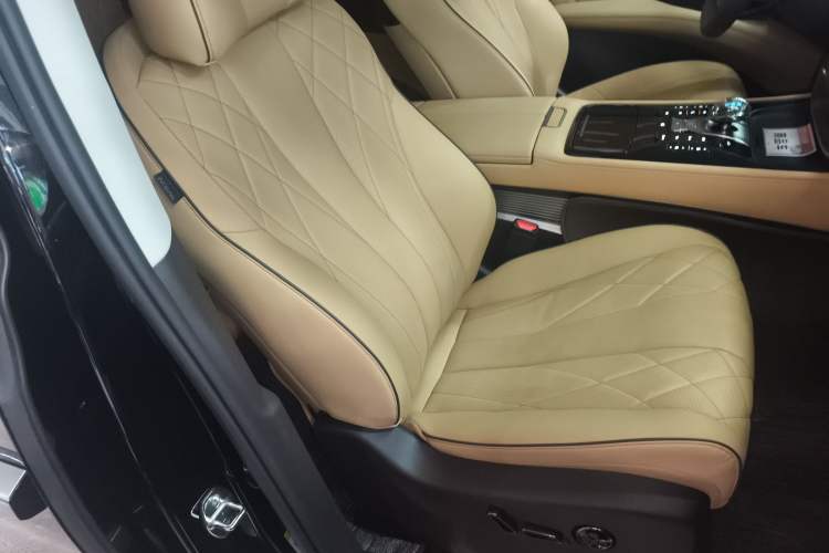 Used Denza D9 2025 EV Intelligent Driving Edition 620 Luxury Model
