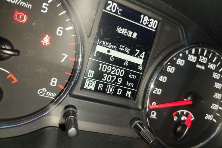 Used Dongfeng Fengdu MX6 2015 2.0L CVT Two-Wheel Drive Excellence Edition Odometer Close Up
