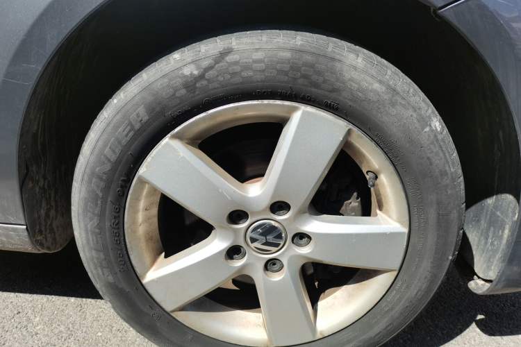 Used Volkswagen Touran 2011 1.4T Manual Zhiya Edition 5 Seats Right Front Wheel Hub