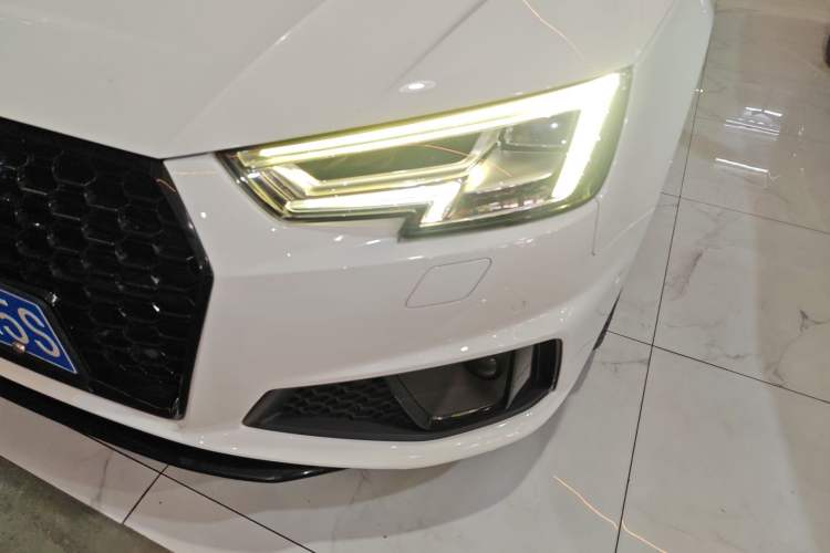 Used Audi A4L 2019 40 TFSI Fashion Edition China VI Emission Standard
