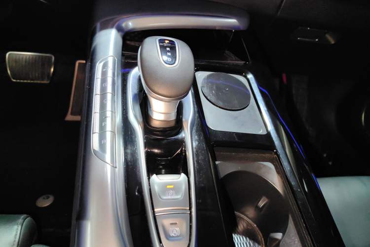 Used VOYAH FREE 2021 Four-Wheel Drive Standard Range-Extended Exclusive Luxury Package
