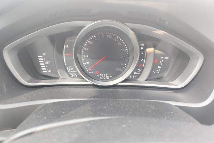 Used Volvo V40 2017 T3 Zhiyi Edition Odometer Close Up