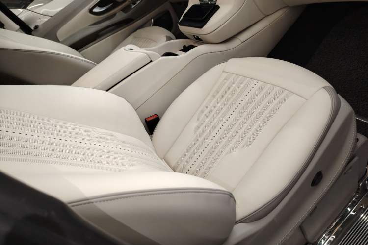 Used Mercedes-Benz Vito 2024 2.0T Business Version 7 Seats